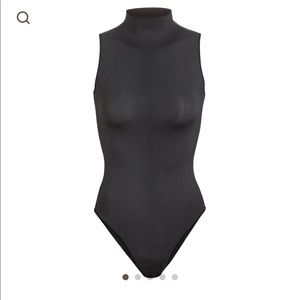 SKIMS Essential Mock Neck Sleeveless Bodysuit - S/M